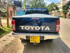 Toyota Hilux 2006 Blue