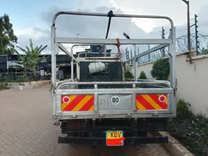 Mitsubishi Canter 2006 Yellow