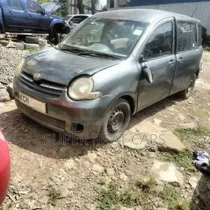 Toyota Sienta 2010 Gray