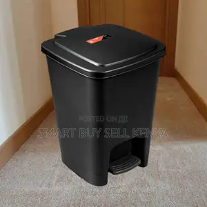 Daily Utility 30l Hard Plastic Step Pedal Waste Bin for Households