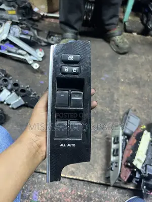 Axio /Fielder/Prado/Door Main Switch