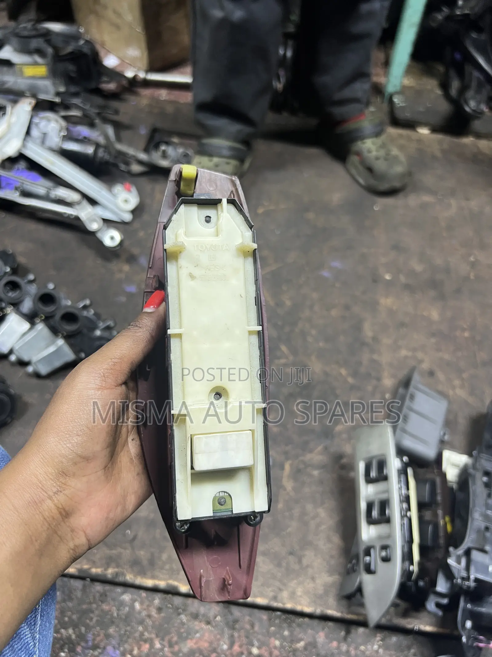 Axio /Fielder/Prado/Door Main Switch