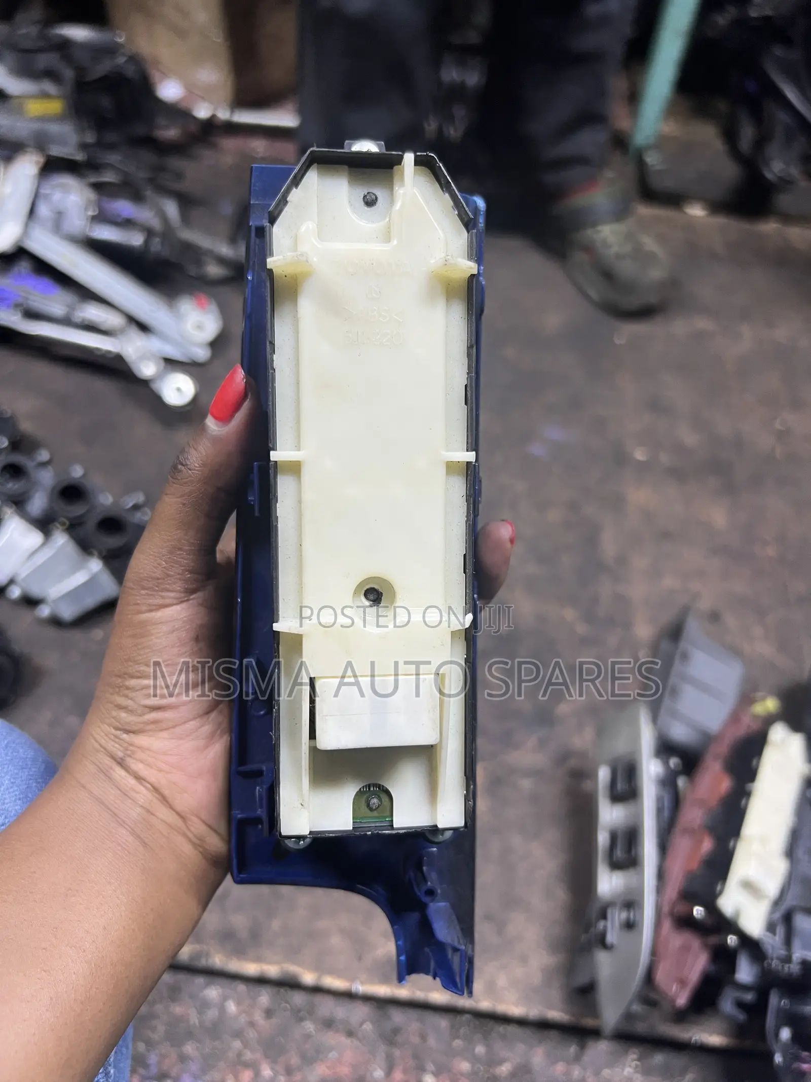 Axio /Fielder/Prado/Door Main Switch