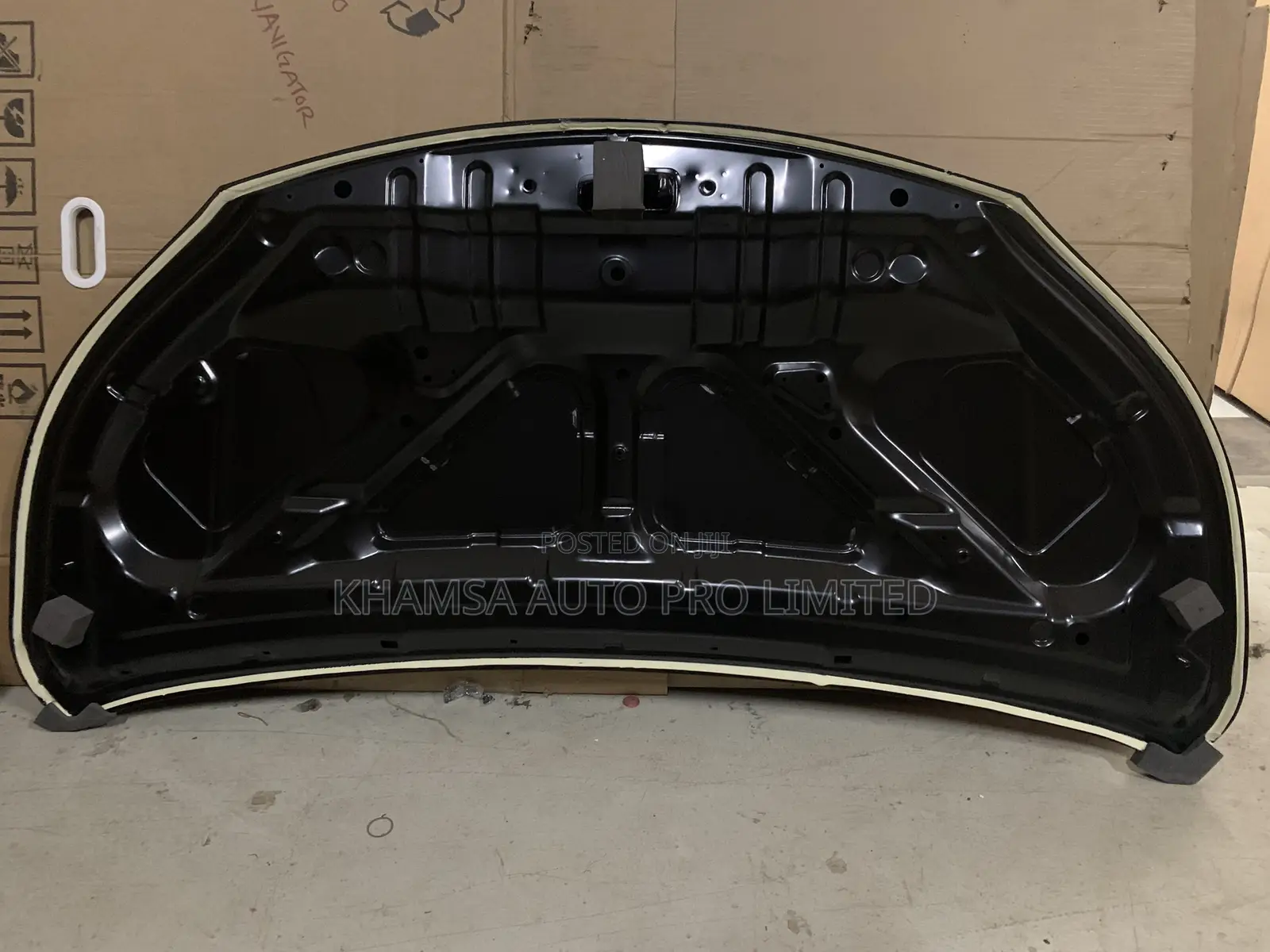 Bonnet Nv200