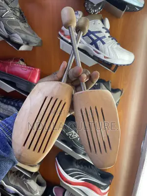 Wooden Shoe Trees ( S-M- L )