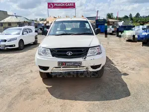 Tata Xenon 2018 White