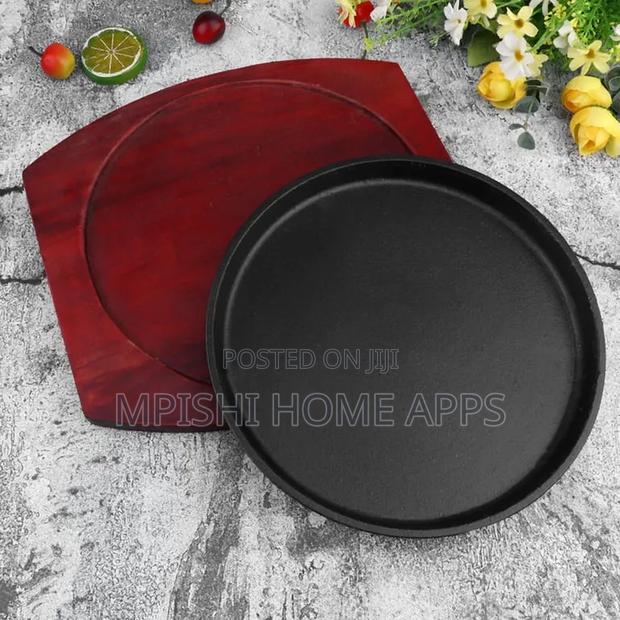 250mm Round Cast Iron Sizzling Plate - thumbnail 4