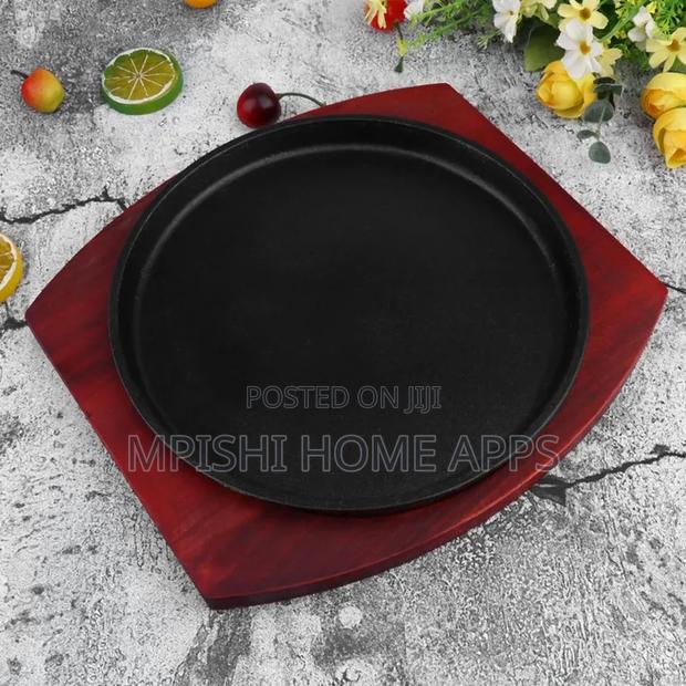 250mm Round Cast Iron Sizzling Plate - thumbnail 5