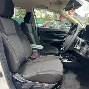 Mitsubishi Outlander 2020 White