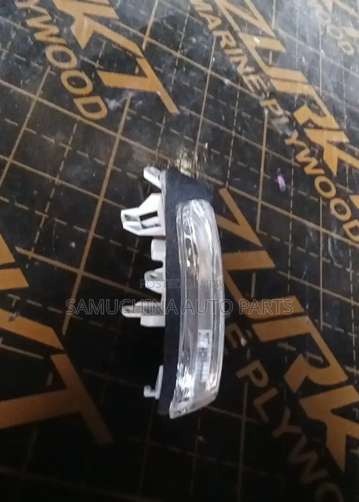 Side Mirror Indicator/ Blinker Toyota Crown