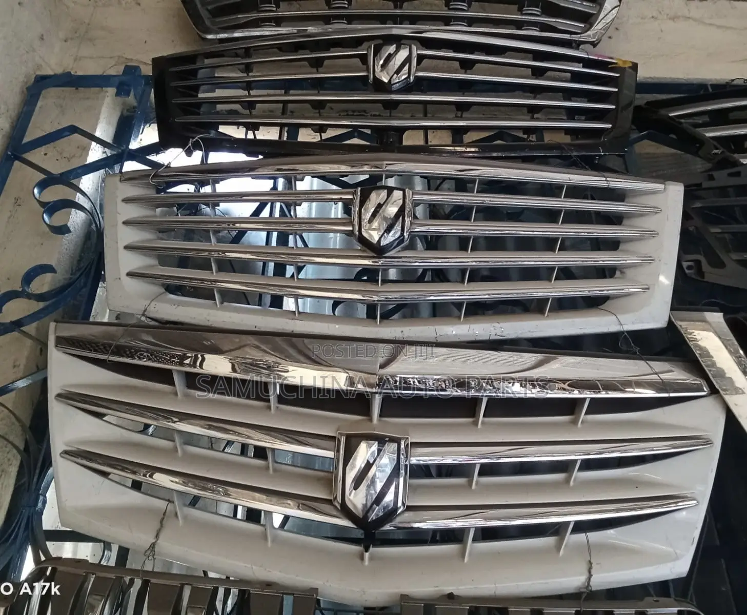 Grill Toyota Alphard