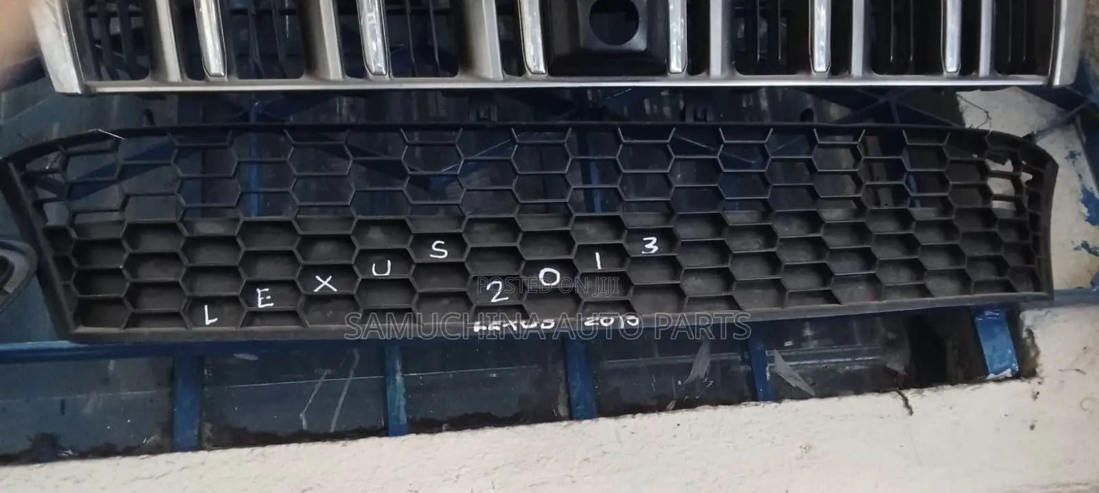 Lower Bumper Grill Lexus 2013