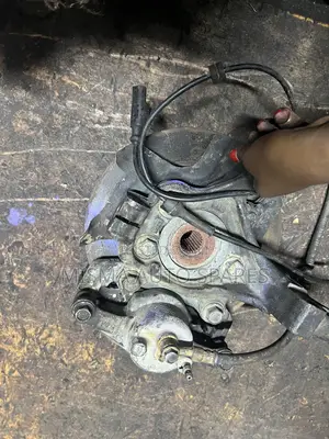 Nissan Tiida Front Hub