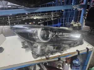 Mazda Axella 2017 Part No. 7
