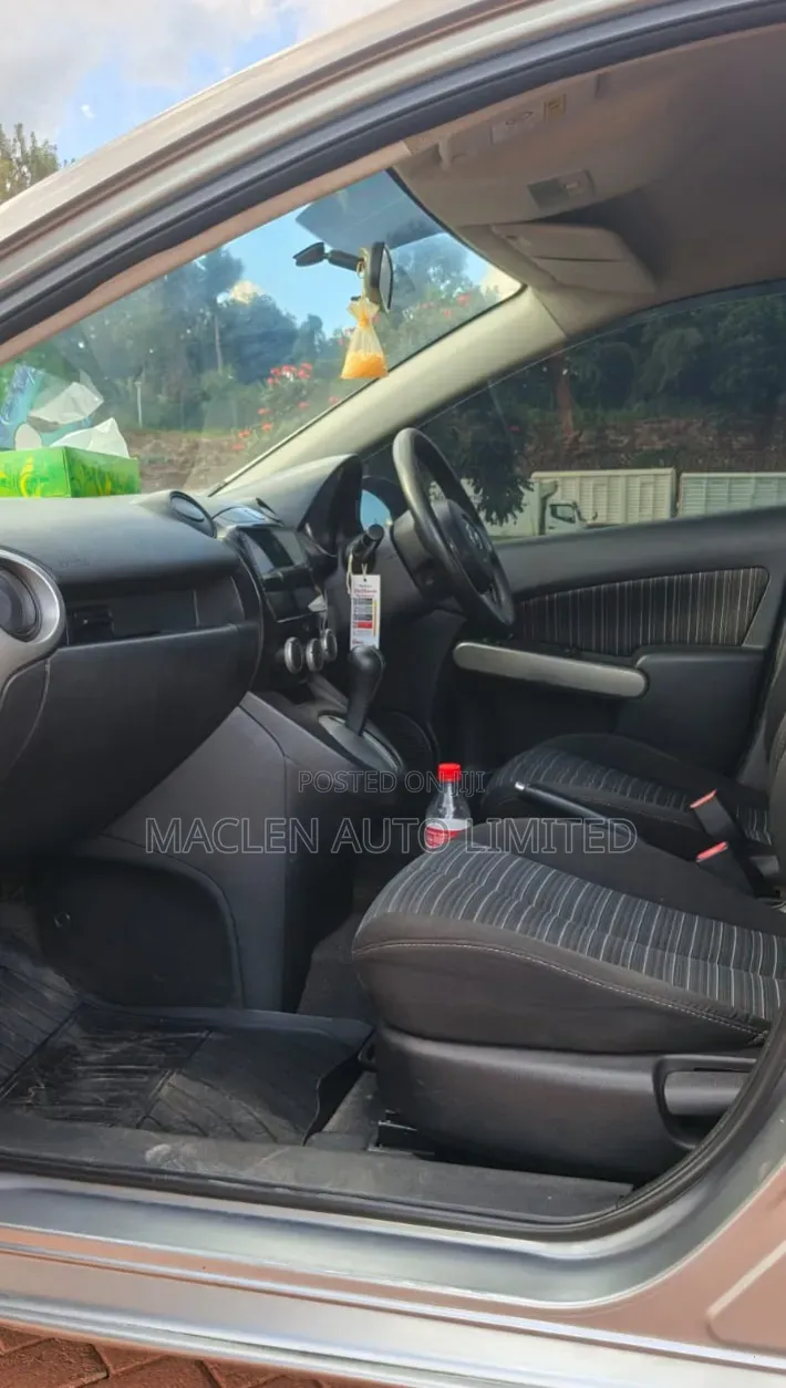 Mazda Demio 2011 Silver