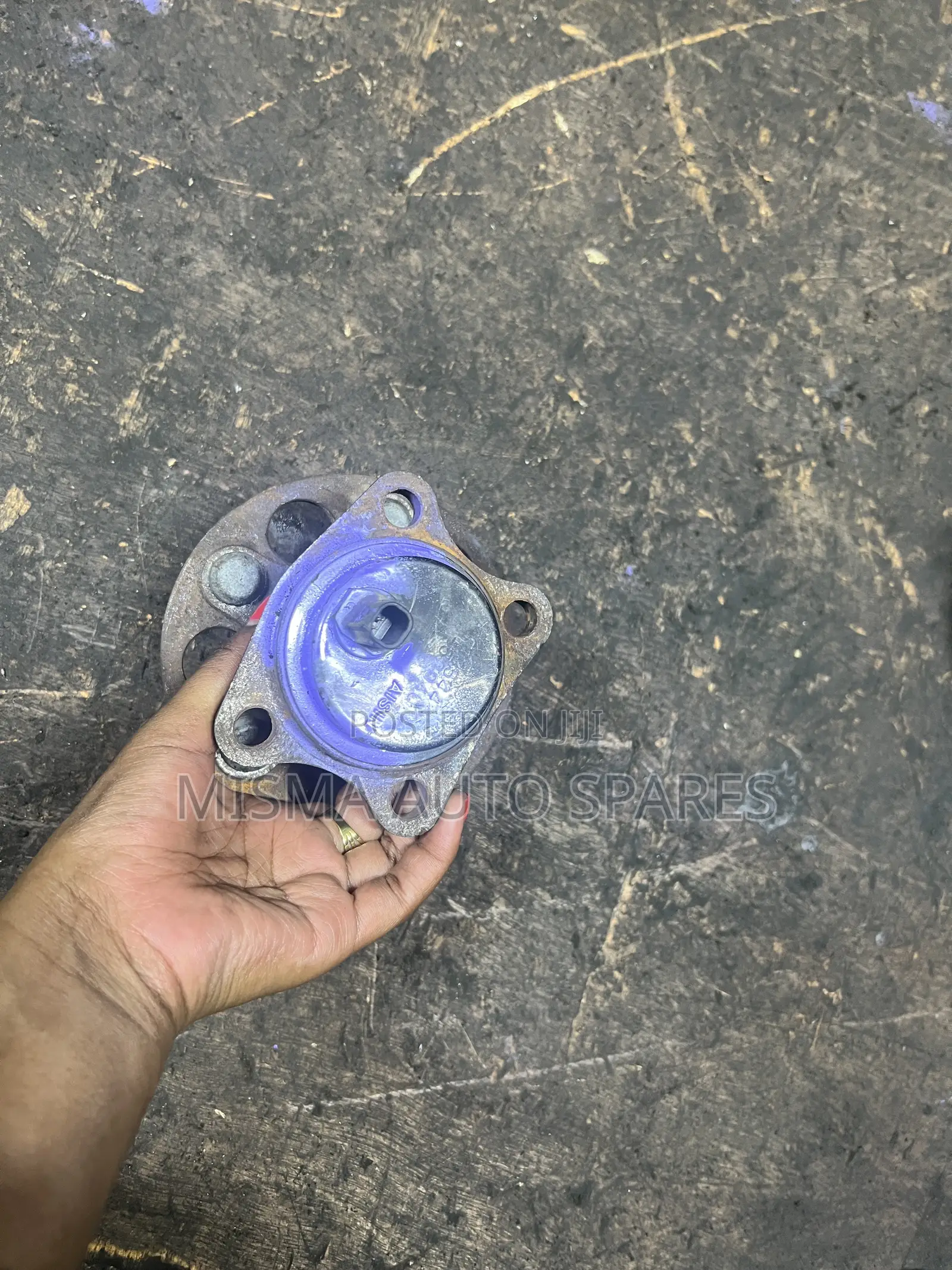 Ractis Rear Hub