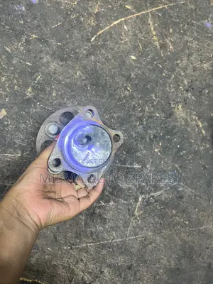 Ractis Rear Hub