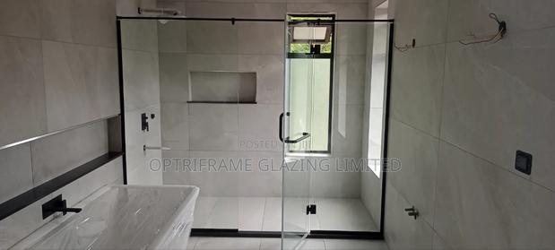 Shower Cubicles - thumbnail 2