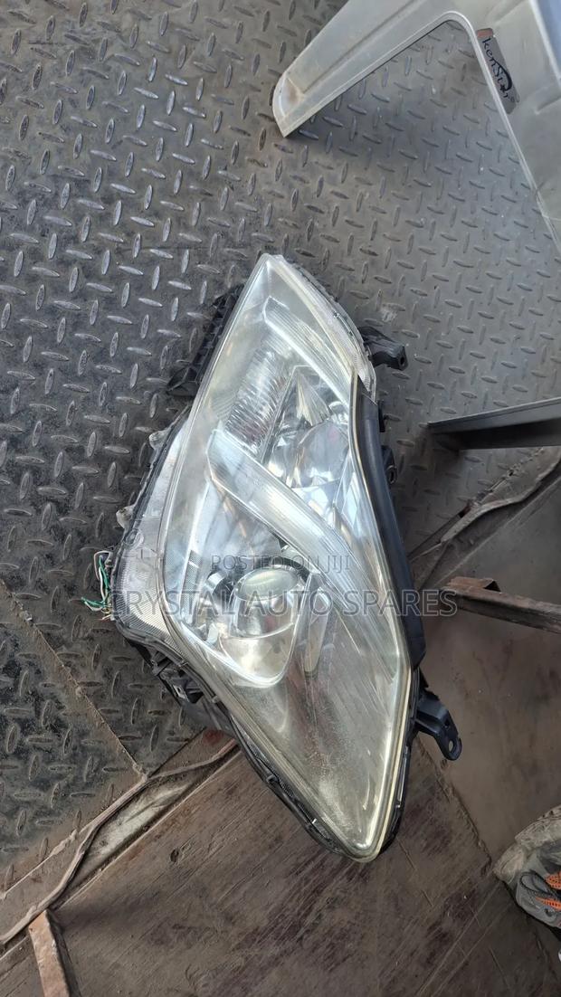 Toyota Crown Headlight Xenon 2010-2013 Model