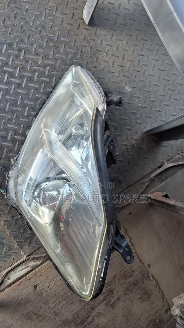 Toyota Crown Headlight Xenon 2010-2013 Model - thumbnail 2
