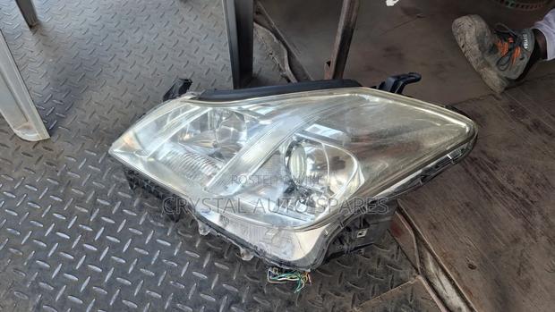 Toyota Crown Headlight Xenon 2010-2013 Model - thumbnail 3
