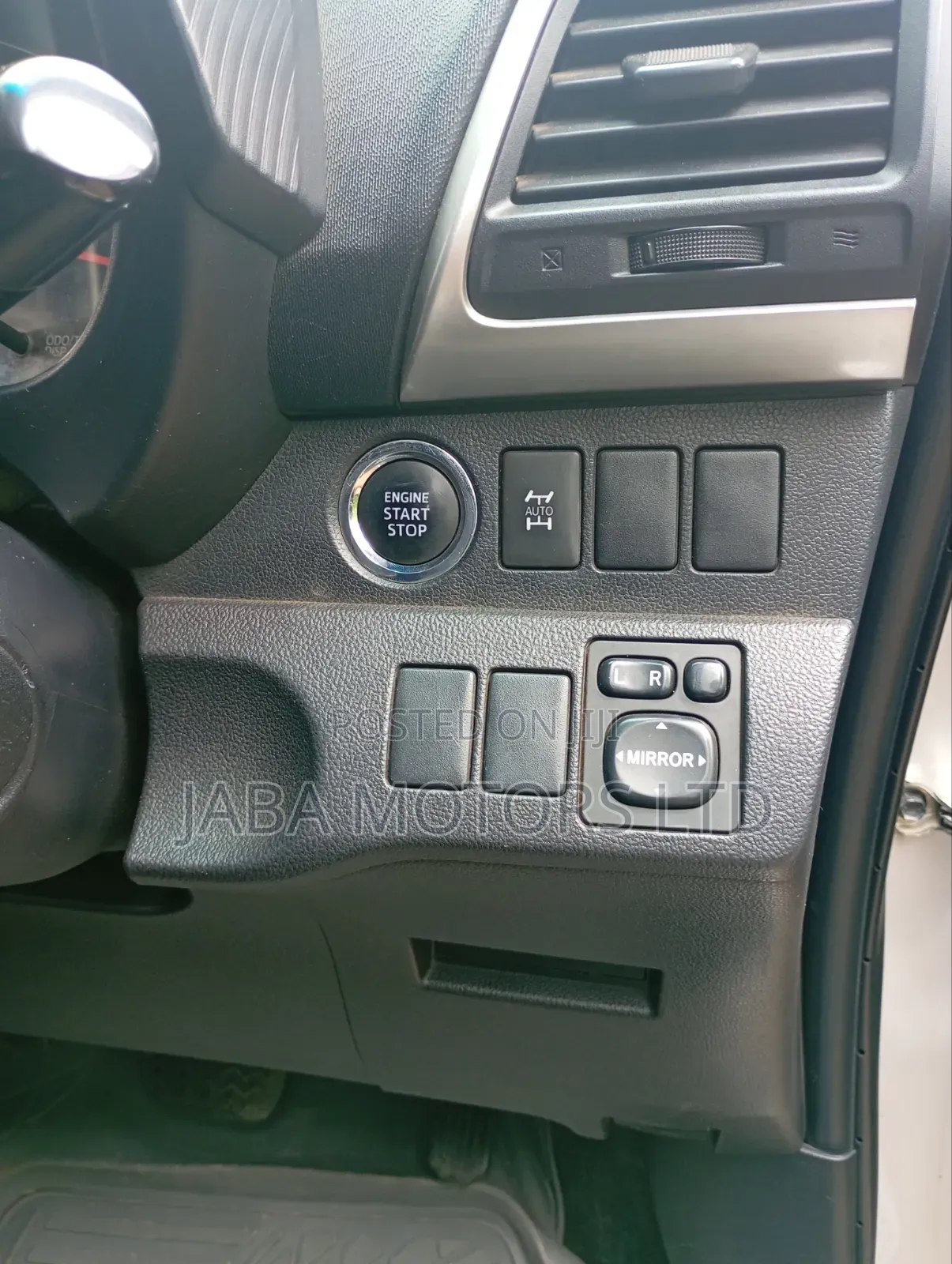 Toyota Ractis 2012 Silver