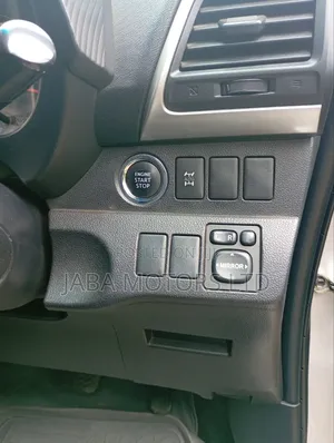 Toyota Ractis 2012 Silver