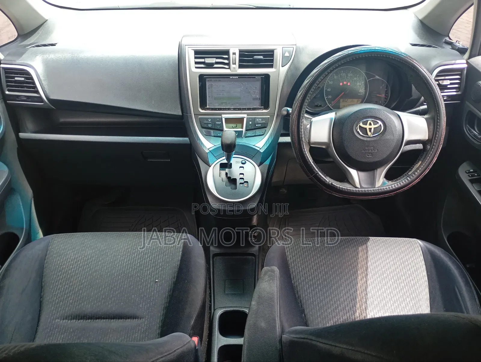 Toyota Ractis 2012 Silver