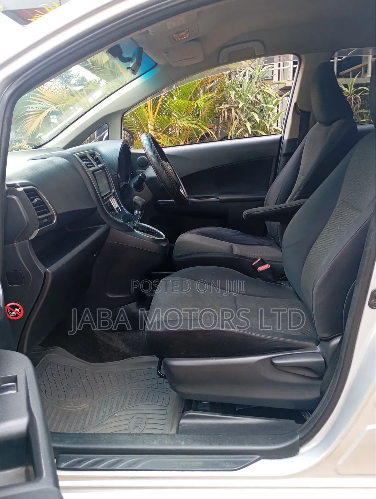 Toyota Ractis 2012 Silver
