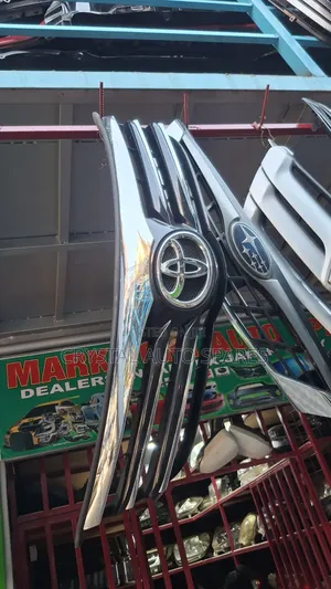 Toyota Avensis Grill