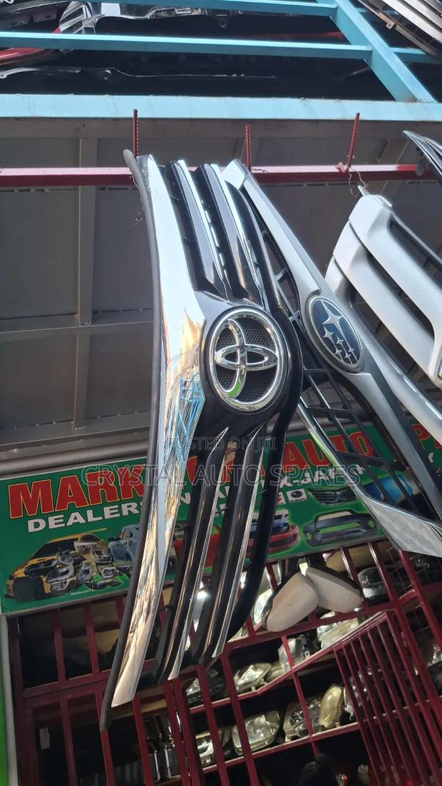 Toyota Avensis Grill