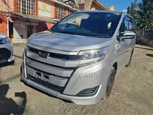 Toyota Noah 2018 Silver