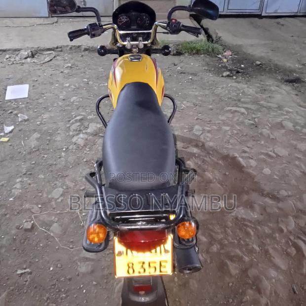 Bajaj Boxer 125 2024 Yellow - thumbnail 3