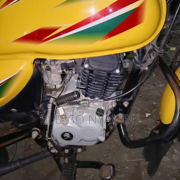 Bajaj Boxer 125 2024 Yellow - thumbnail 11