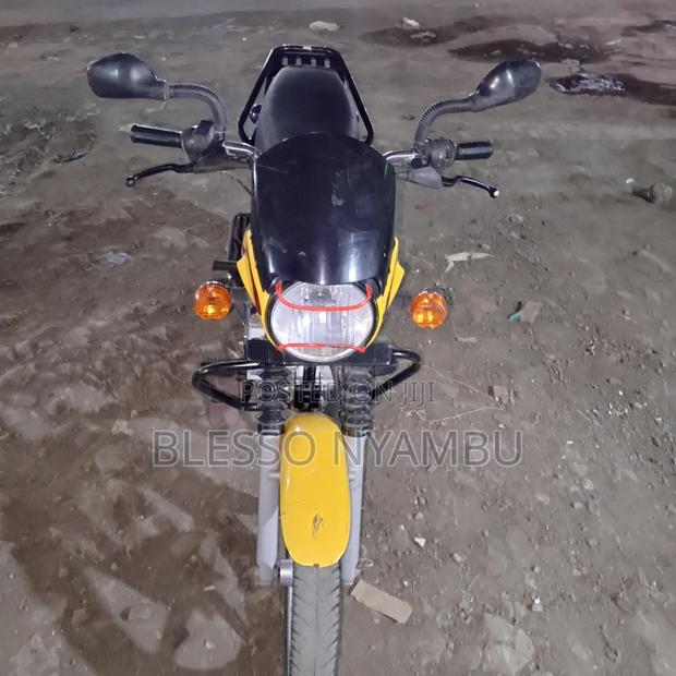 Bajaj Boxer 125 2024 Yellow - thumbnail 12