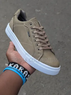 New Boss Casuals
Beige and Black