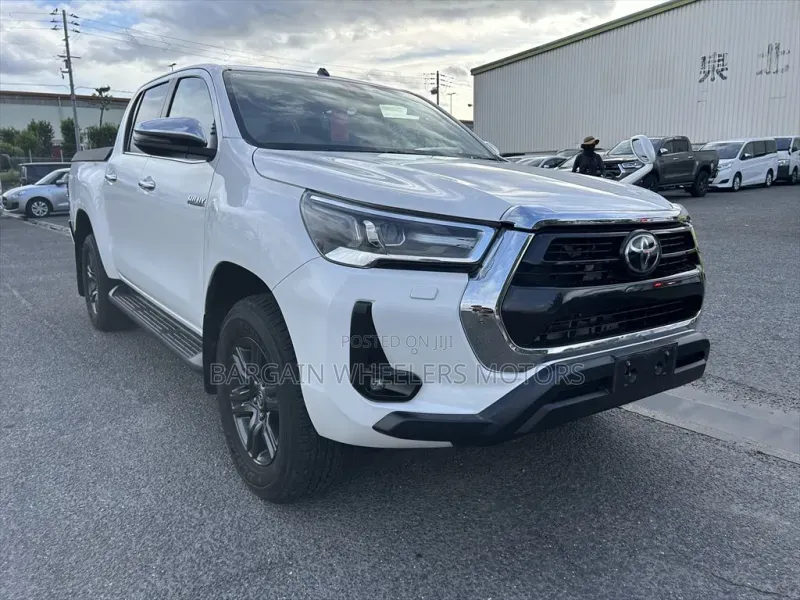 Toyota Hilux 2020 White