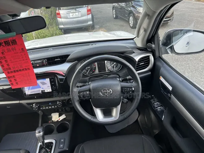 Toyota Hilux 2020 White