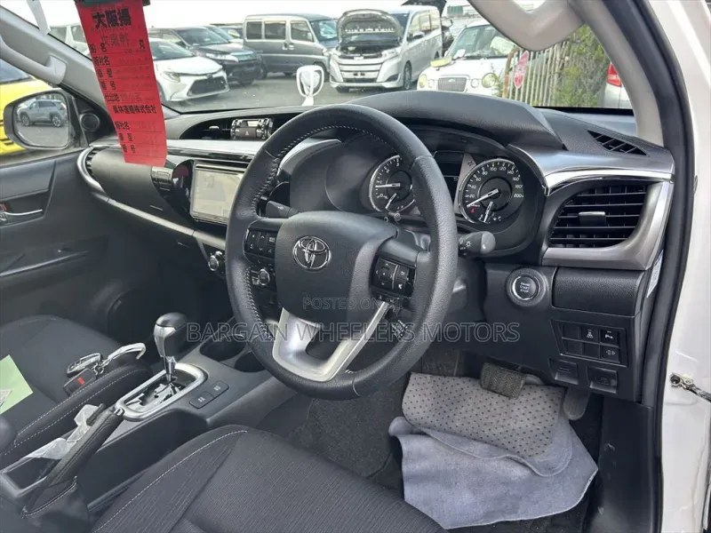 Toyota Hilux 2020 White