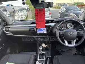Toyota Hilux 2020 White