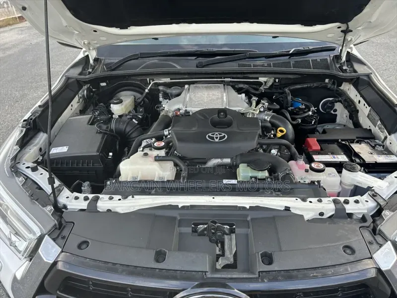 Toyota Hilux 2020 White