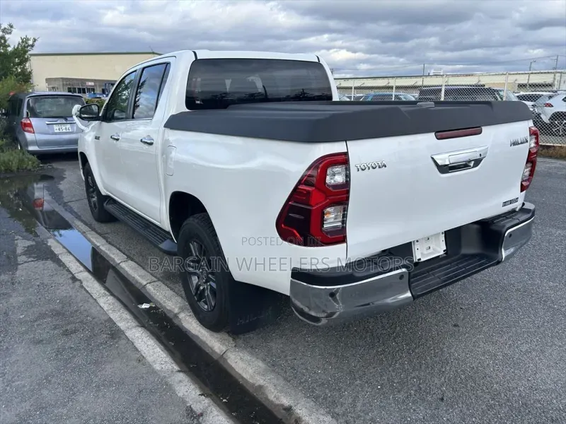 Toyota Hilux 2020 White