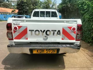Toyota Hilux 2015 Pearl