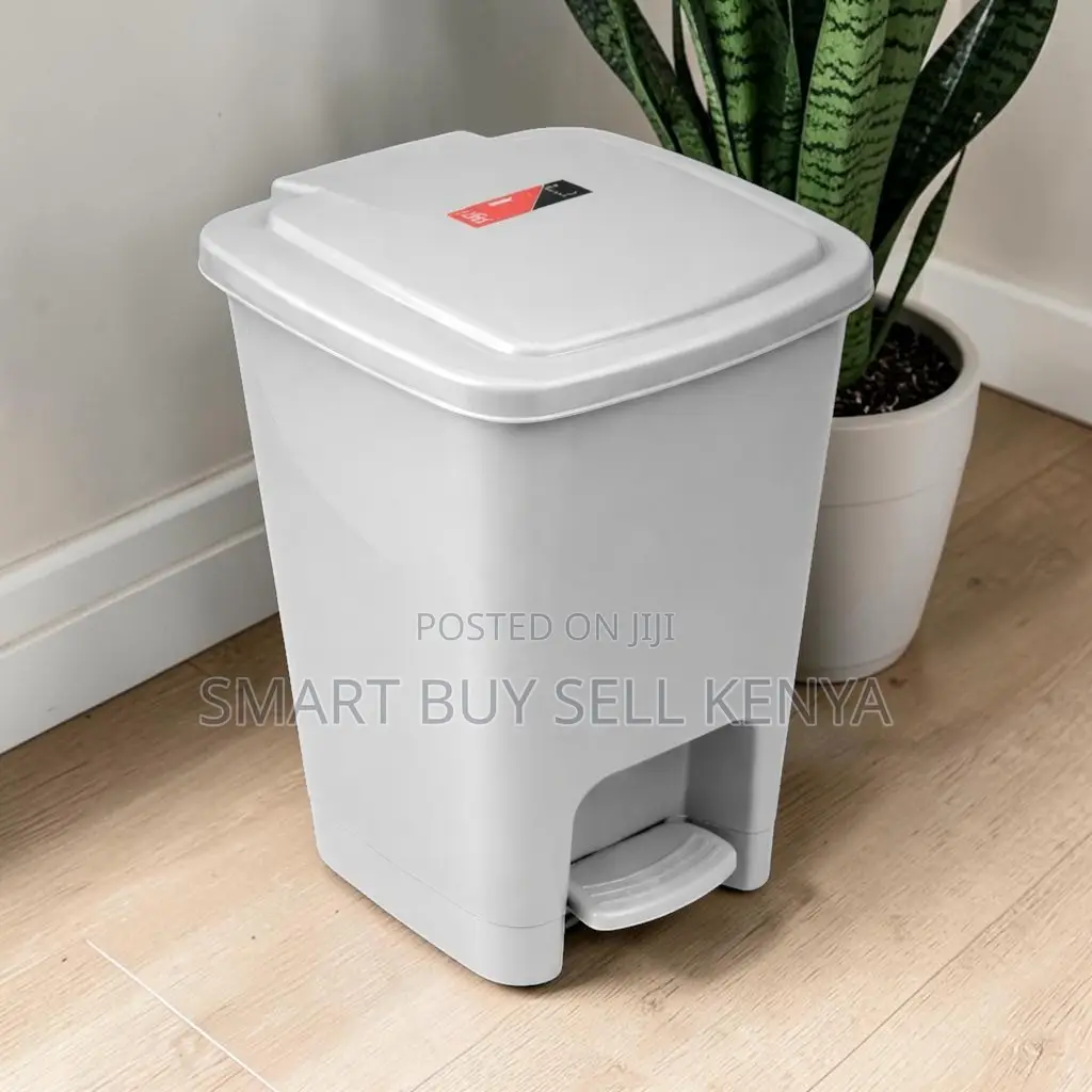 High Capacity Easy Maintenance 30l Hard Plastic Step Pedal Waste Bin