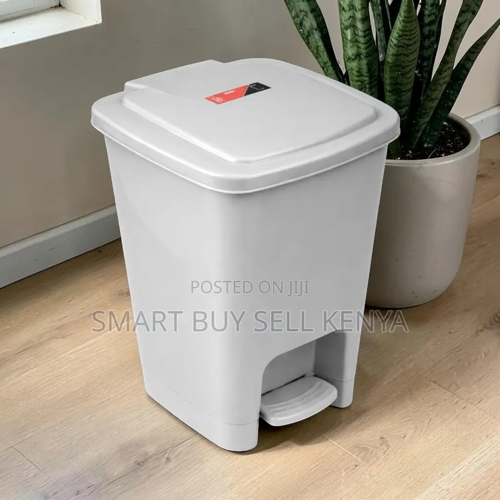 User Friendly Multipurpose Use 30l Hard Plastic Step Pedal Waste Bin