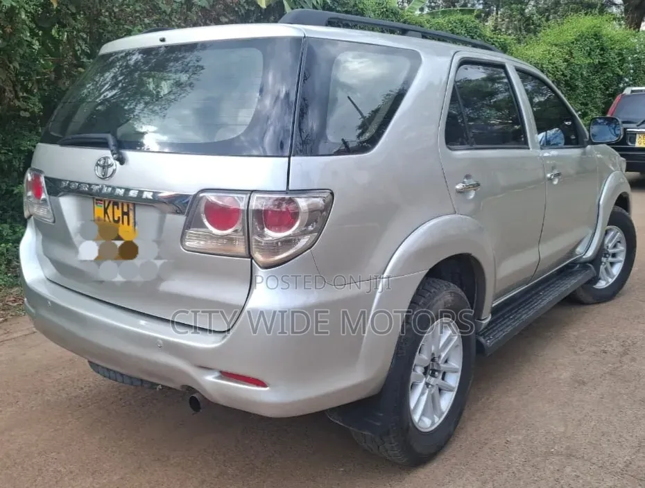 Toyota Fortuner 3.0 D AWD 2010 Silver