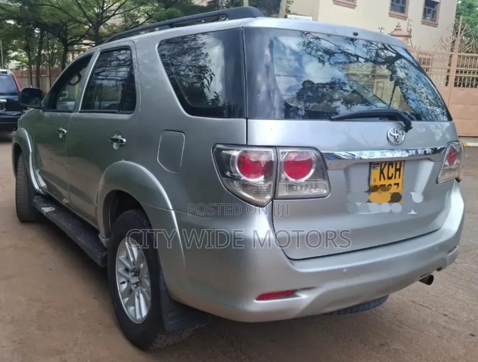 Toyota Fortuner 3.0 D AWD 2010 Silver