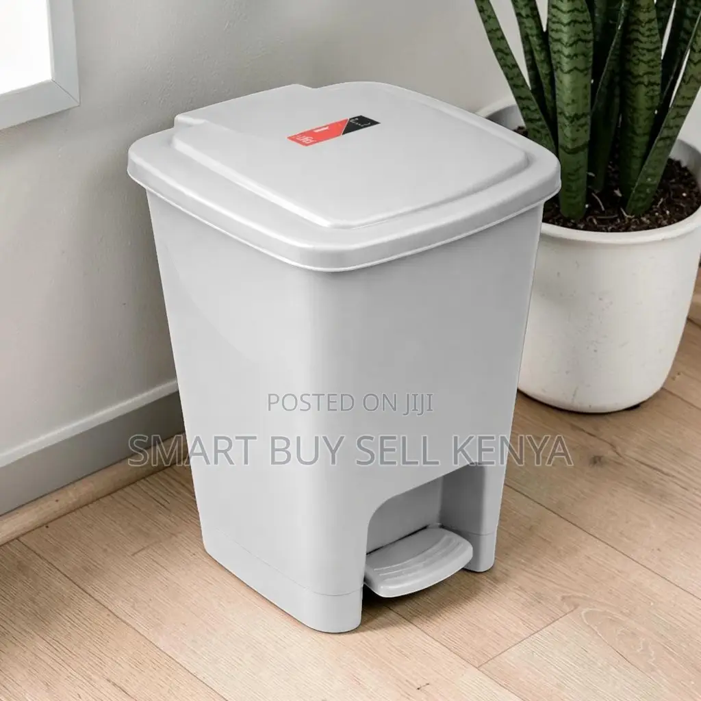 30 Litres Hard Plastic Smooth Interior Step Pedal Garbage Waste Bin