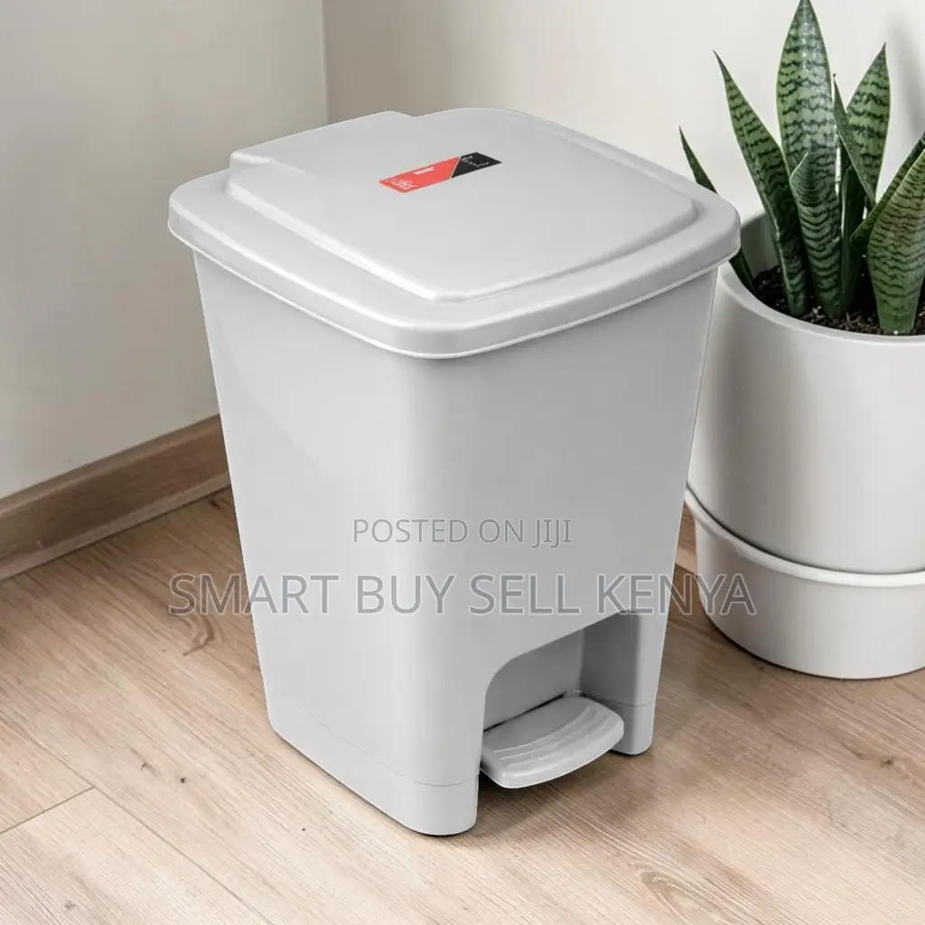 30 Litres Hard Plastic Seamless Body Step Pedal Garbage Waste Dust Bin