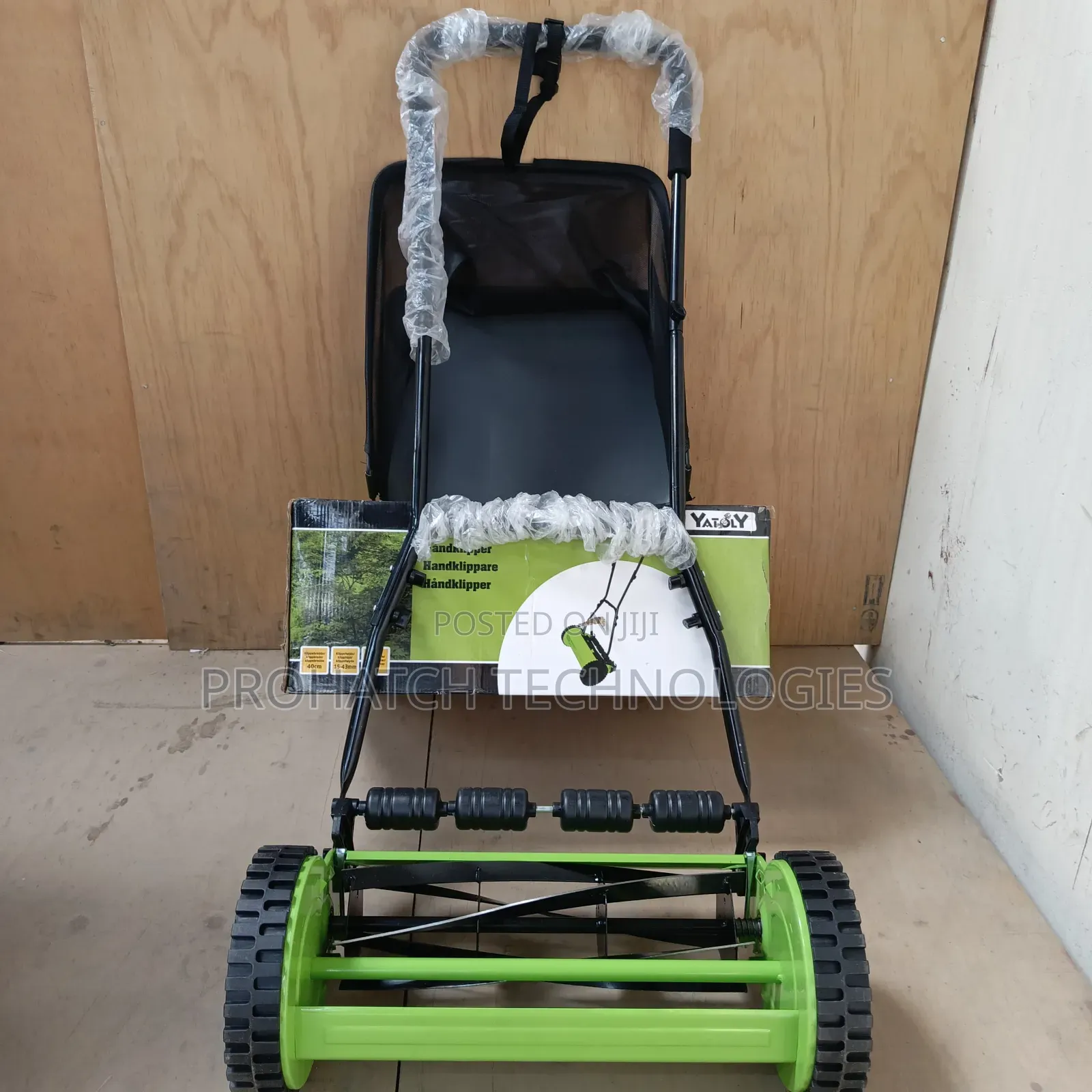 16" Bagged Manual Lawn Mower